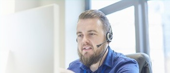 Zorgadvies Afbeelding van zorgadviseur aan de telefoon